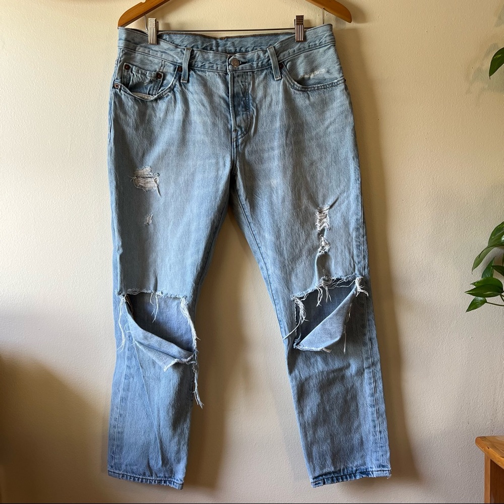 Distressed Levi’s 501 Ankle Jeans